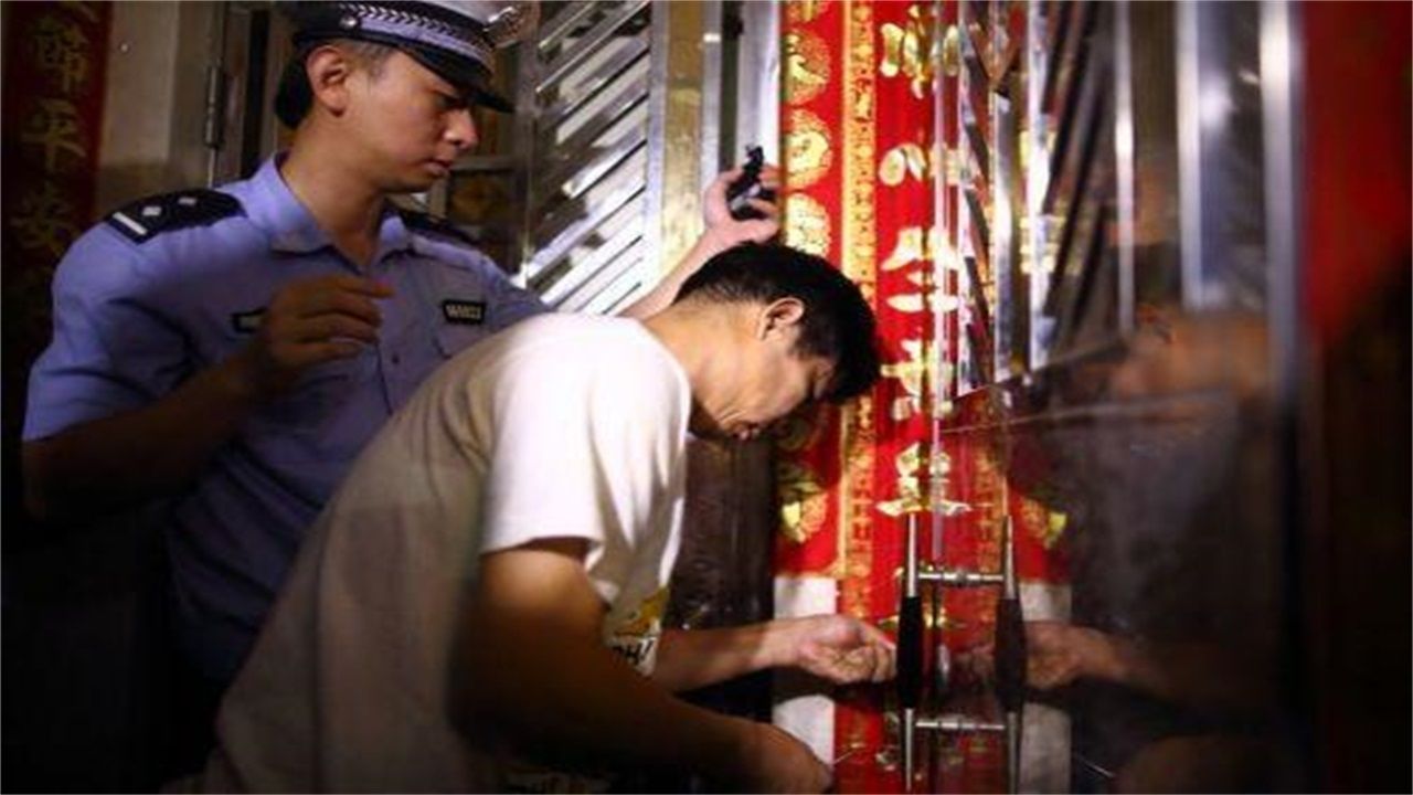 徐州请开锁师傅开了锁后，师傅